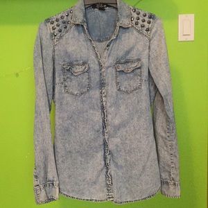 Studded thin jean jacket 💙